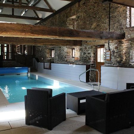 Le Manoir De La Vieille Douve Bed & Breakfast Bourg-d'Ire Bagian luar foto