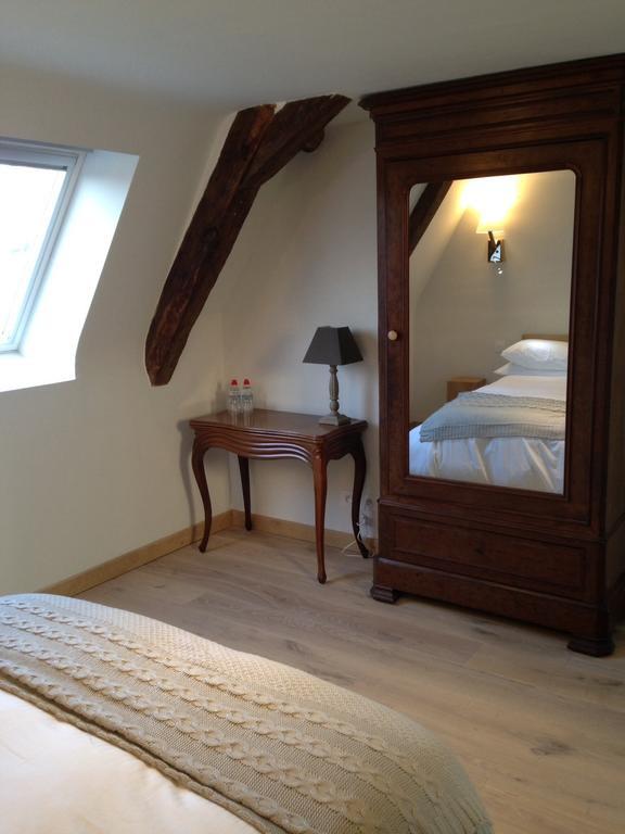 Le Manoir De La Vieille Douve Bed & Breakfast Bourg-d'Ire Ruang foto
