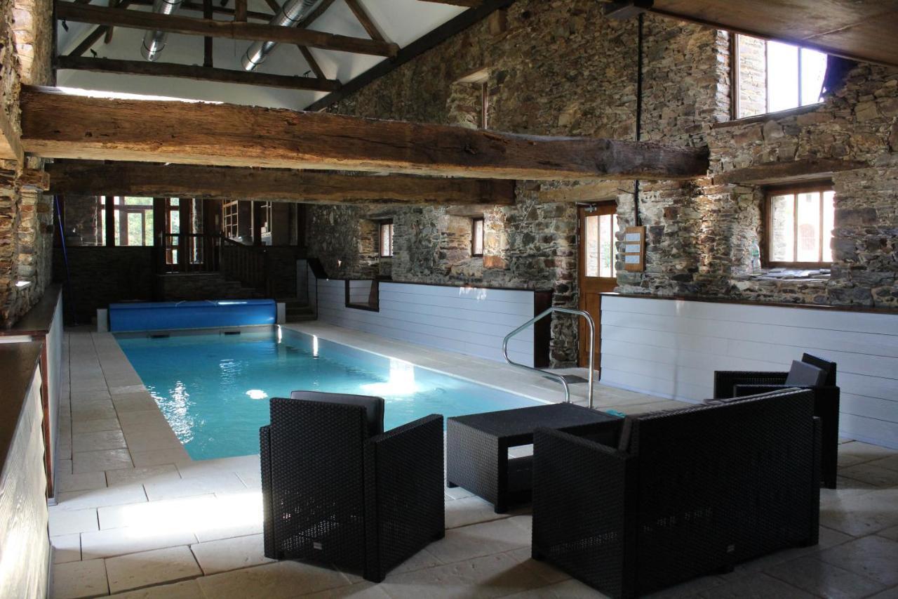 Le Manoir De La Vieille Douve Bed & Breakfast Bourg-d'Ire Bagian luar foto